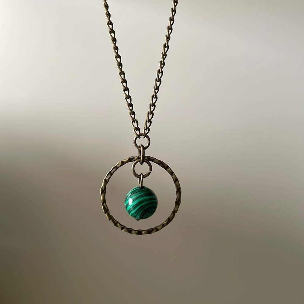 Hanging green striped stone necklace